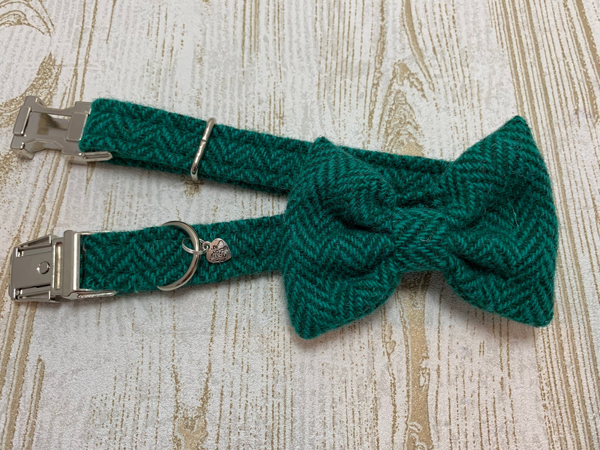 (Horgabost) Harris Tweed Bow Tie Dog Collar - Green Herringbone - BOWZOS