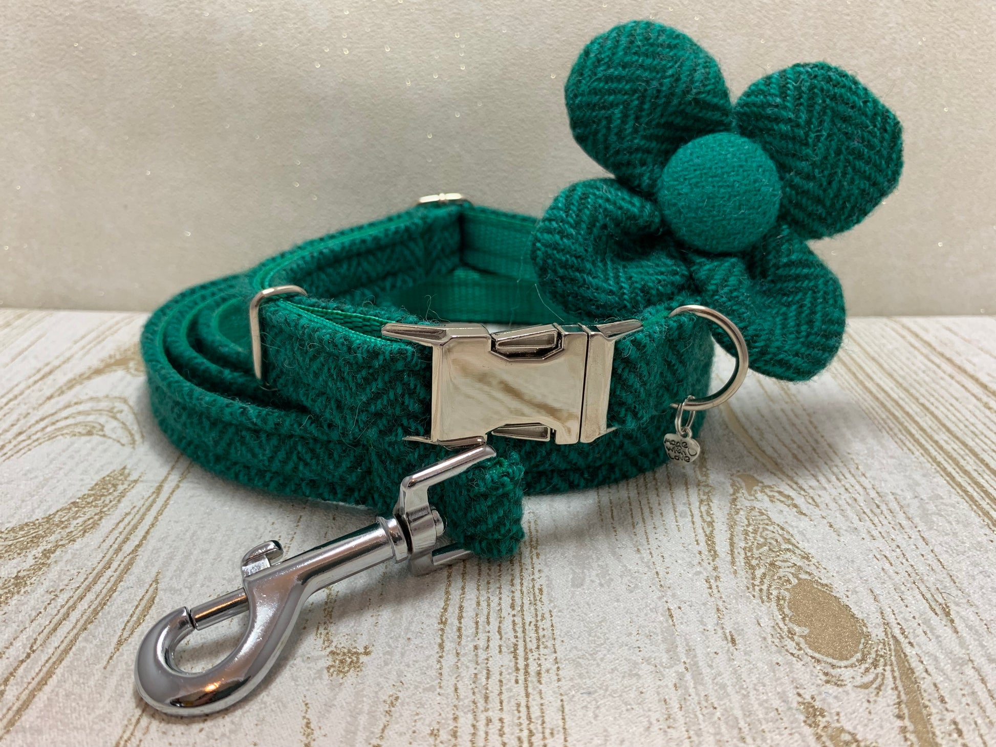 (Horgabost) Harris Tweed Flower Dog Collar & Lead Set - Green Herringbone - BOWZOS