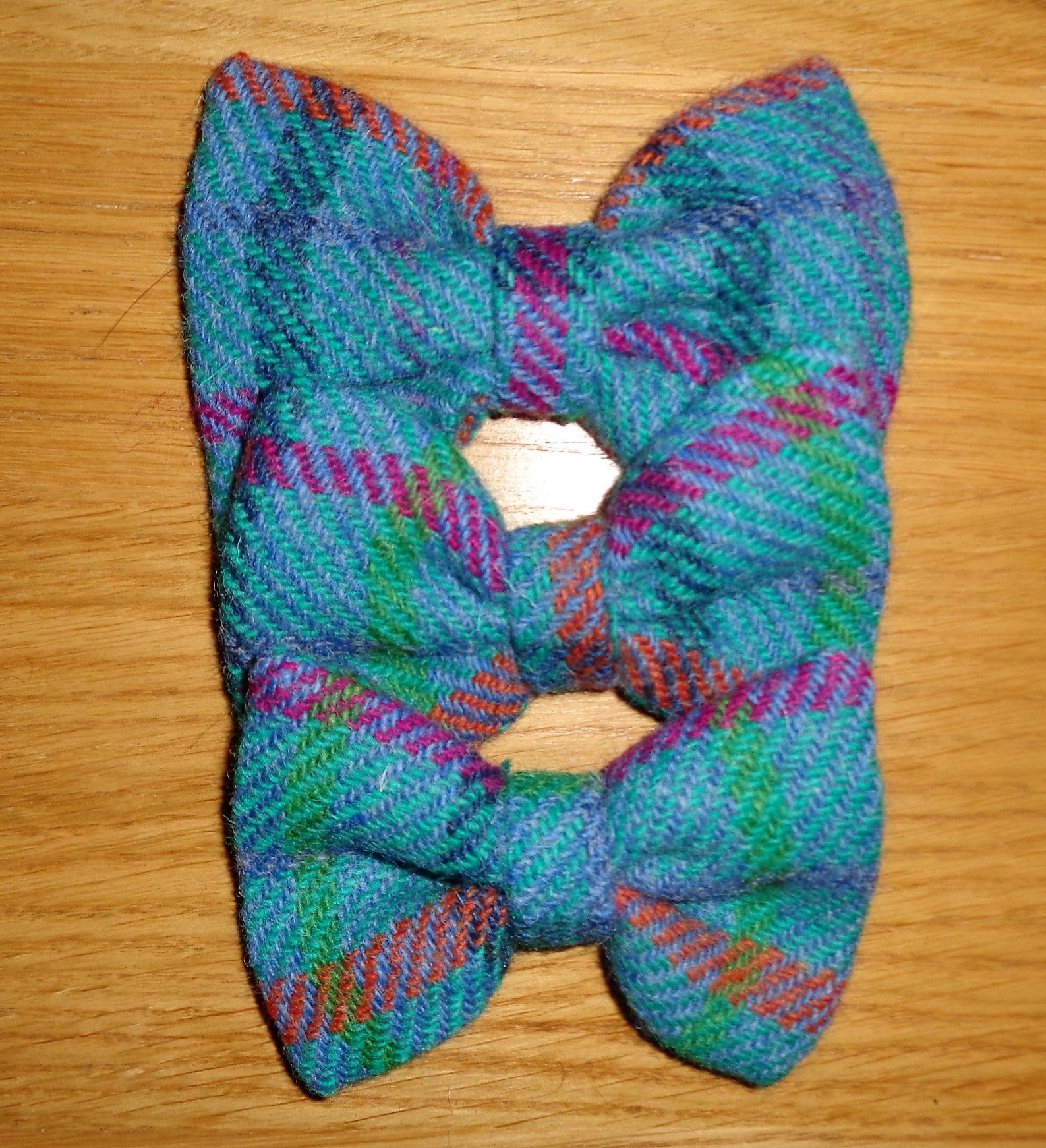 (Tiree) Bowzos Bow - Turquoise Harris Tweed Check - BOWZOS