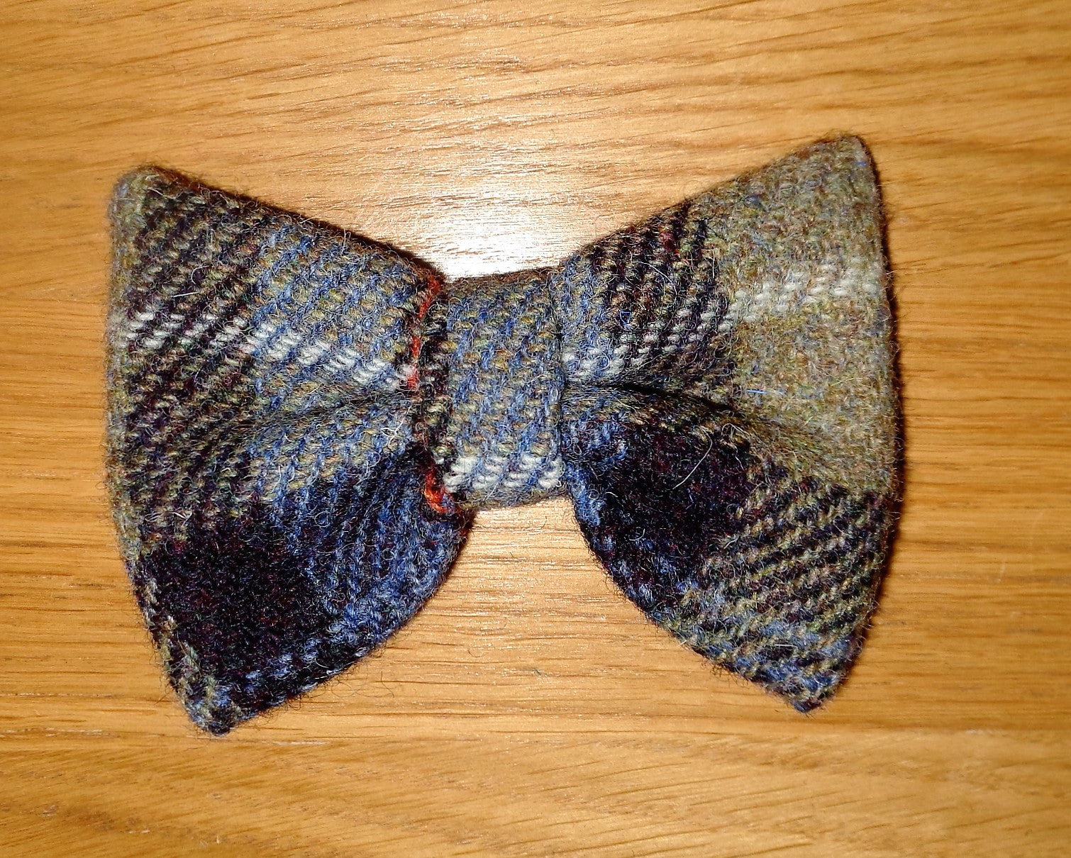 Bowzos Bow - Harris Tweed MacKenzie Tartan - BOWZOS