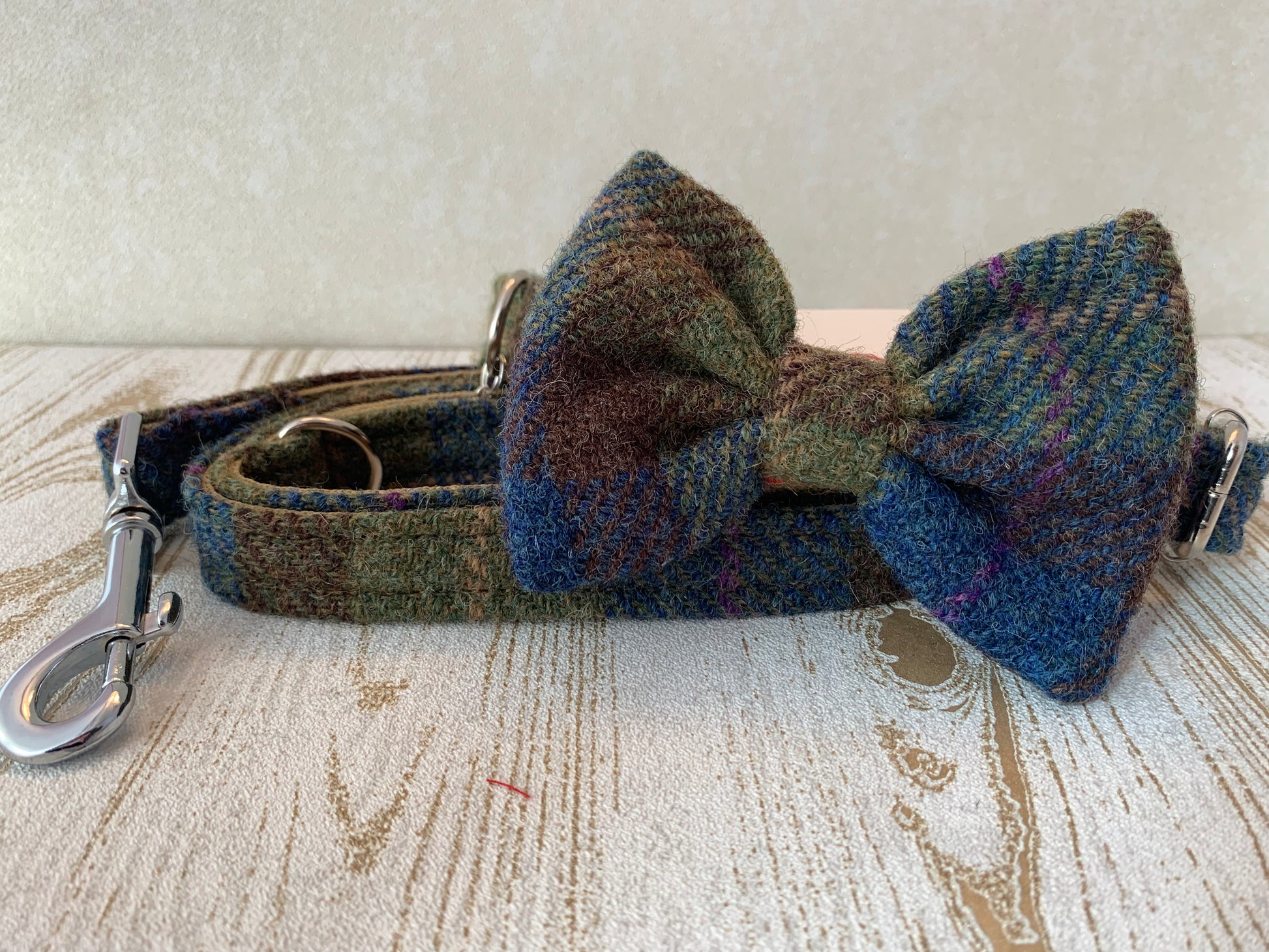 (Inverary) Harris Tweed Bow Tie Dog Collar & Lead Set - Khaki & Blue Check - BOWZOS